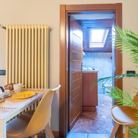 Blue Attic - Historical Como City Center By Rent All Como Buitenkant foto