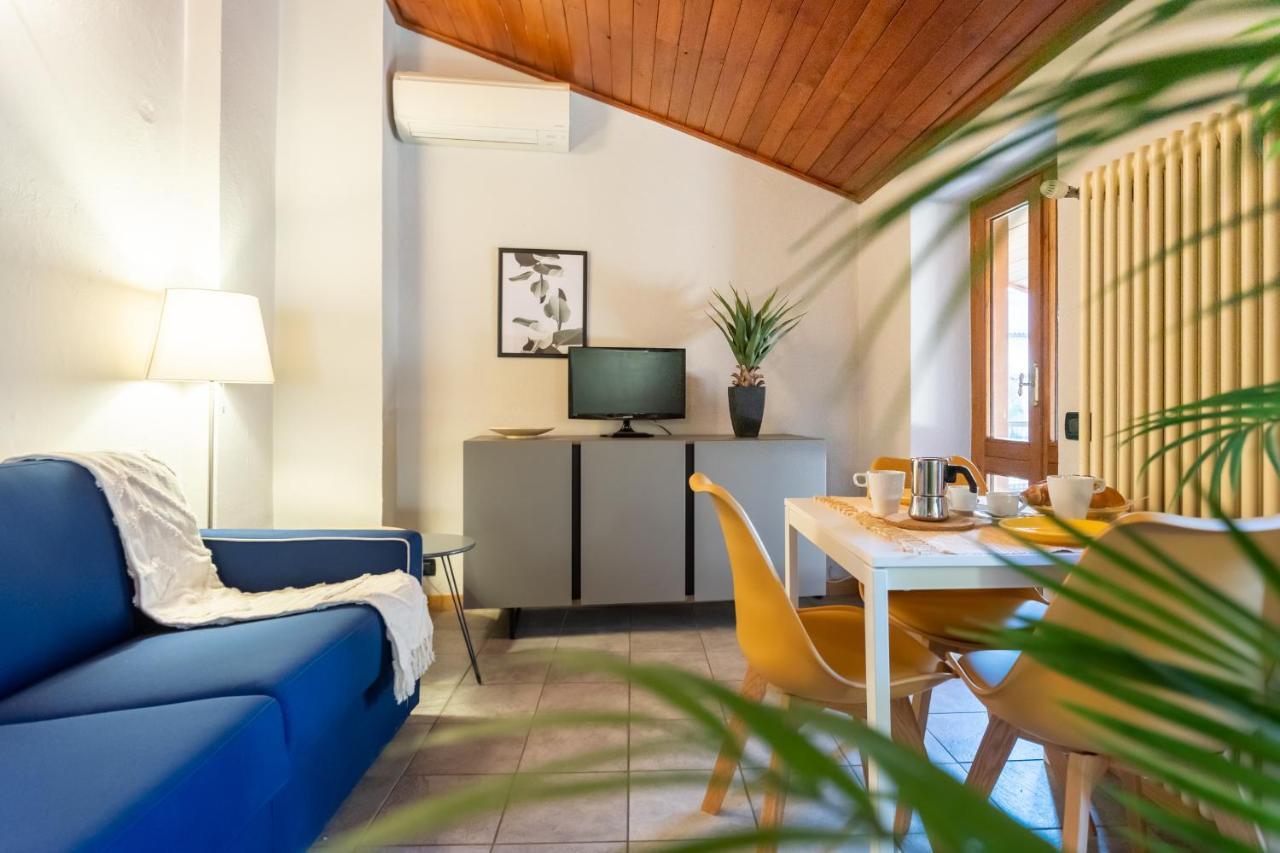 Blue Attic - Historical Como City Center By Rent All Como Buitenkant foto