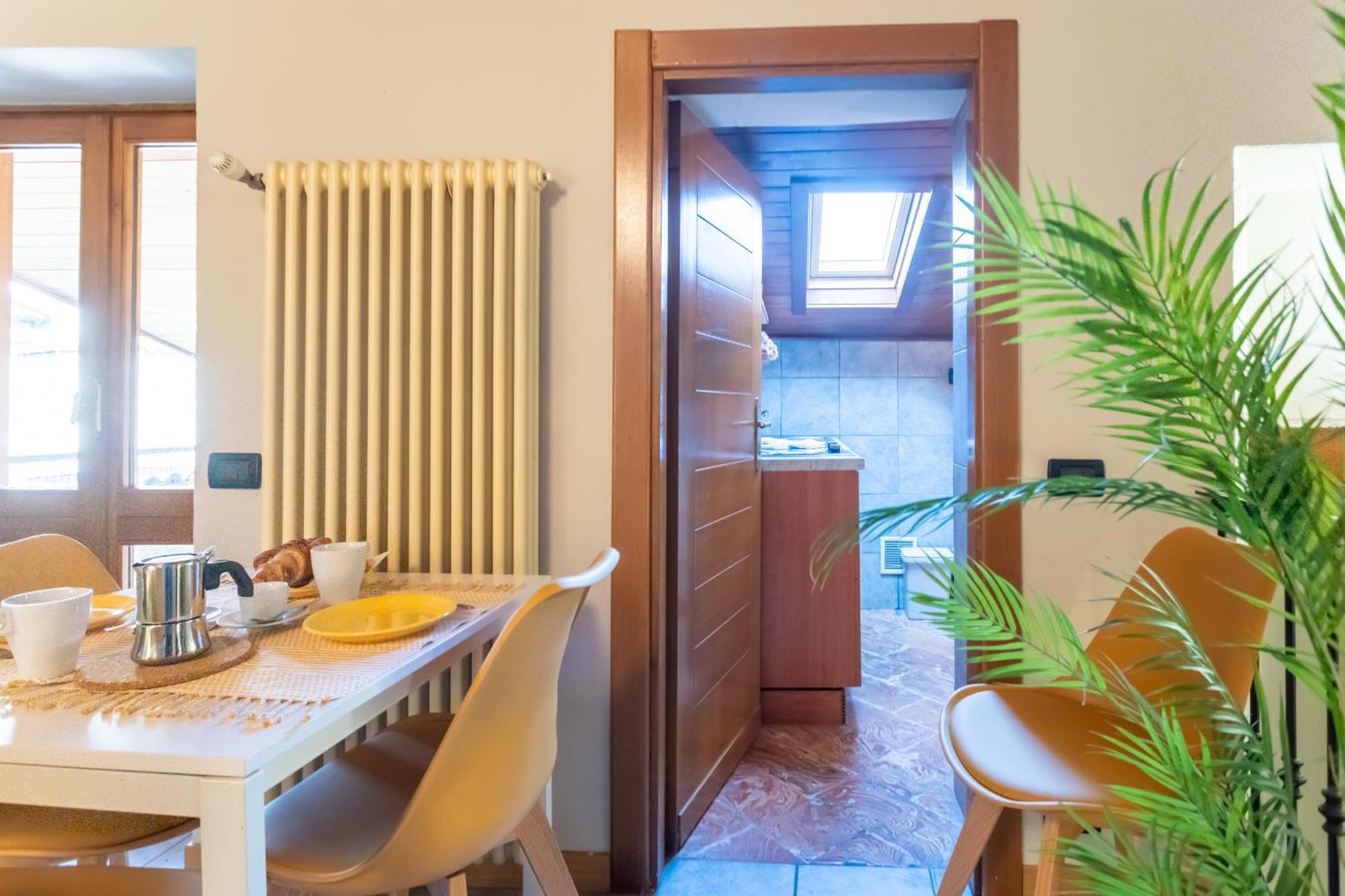 Blue Attic - Historical Como City Center By Rent All Como Buitenkant foto