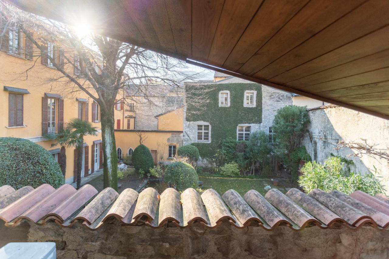Blue Attic - Historical Como City Center By Rent All Como Buitenkant foto
