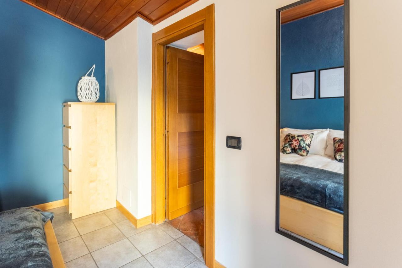 Blue Attic - Historical Como City Center By Rent All Como Buitenkant foto